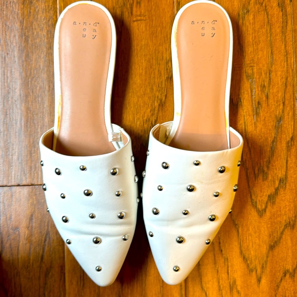 Cute white sandals with metal silver accents, Size 10, floor disply